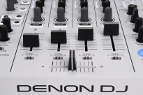 Denon DJ SC LIVE 4 WHITE Limited Edition - 5